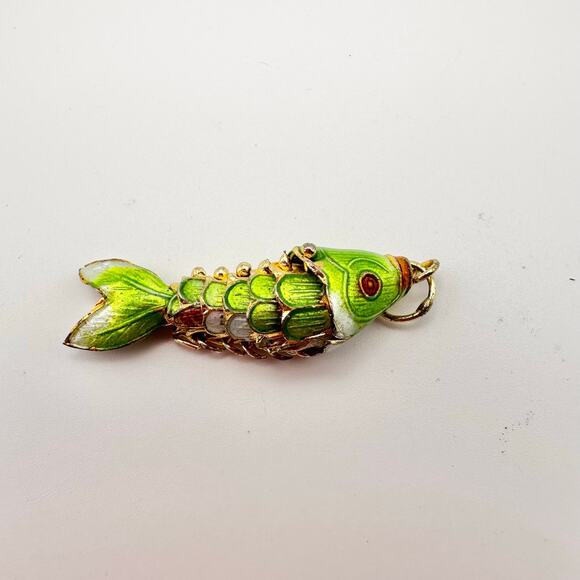 Vintage Green Enamel Cloisonne Articulated Gold Tone Koi Fish Pendant No Chain - Picture 3 of 4
